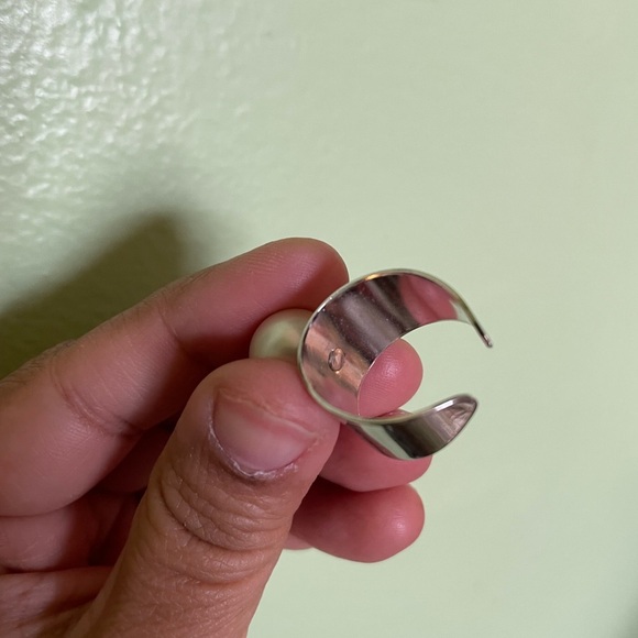 Elegant Adjustable Silver Pearl Ring - Picture 4 of 5